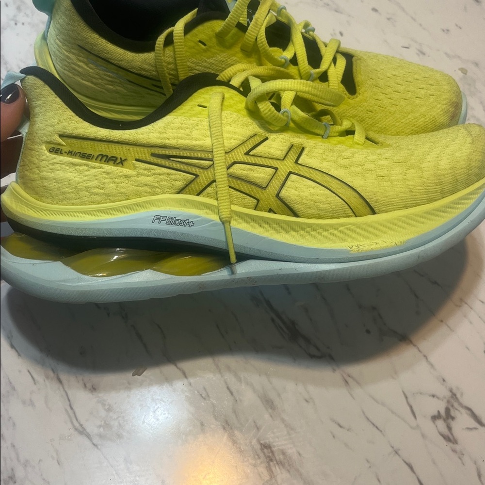ASICS Gel-Nimbus Max in Vibrant Yellow